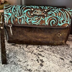 Patricia Nash Valerie Turquoise Tooled Leather Fold-Over Wristlet Handbag Zip